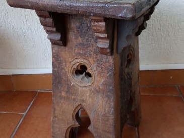 tabouret style médiéval